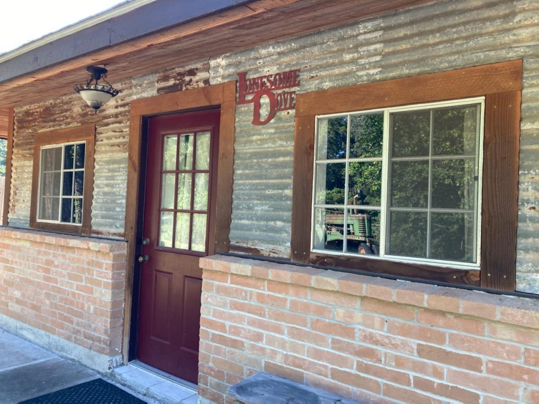 Groom’s Room outdoor hangout beside the lounge building at The Lonesome Dove